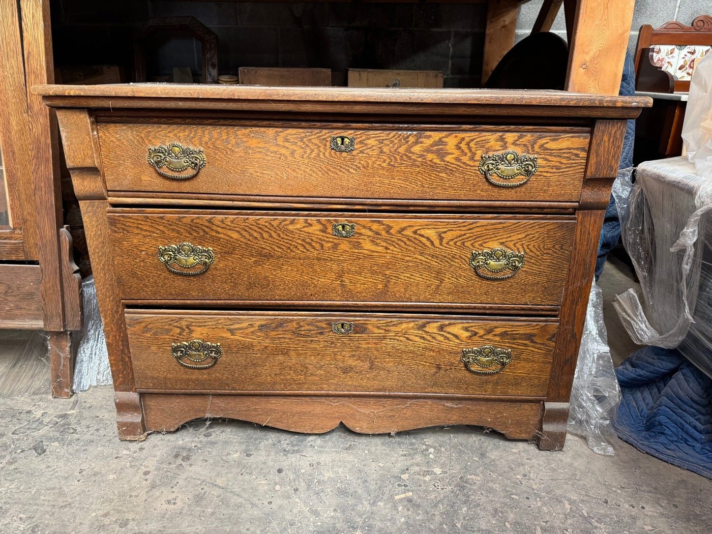 Oak chest of drawers